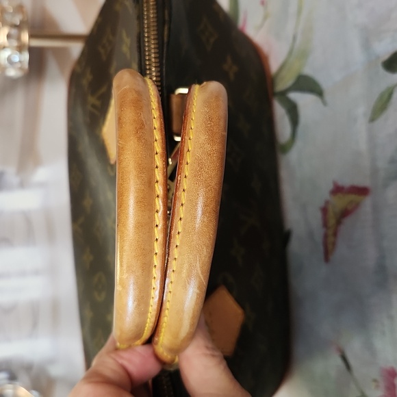 - `ღ´- ♥ -`ღ´ FABULOUS CONDITION `ღ´- ♥ -`ღ´ Authentic Louis Vuitton ALMA - Picture 16 of 17